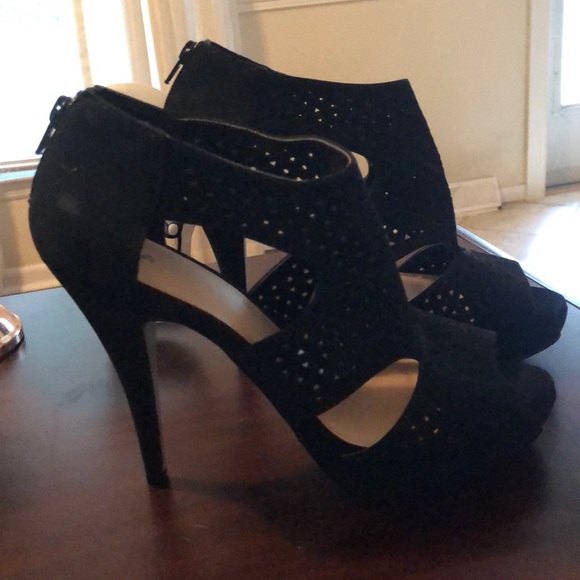 Heels - Picture 3 of 5